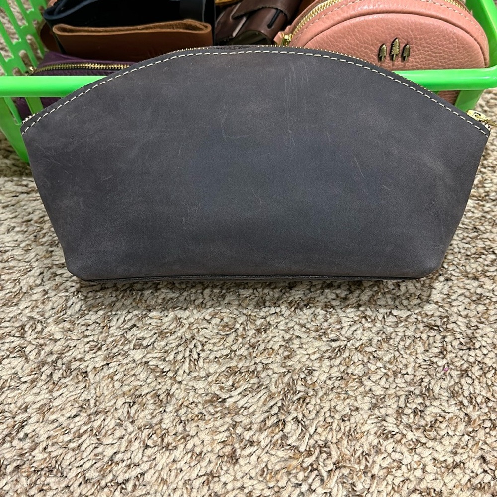 Portland Leather, Total eclipse bag, in a dark grayish brown color.